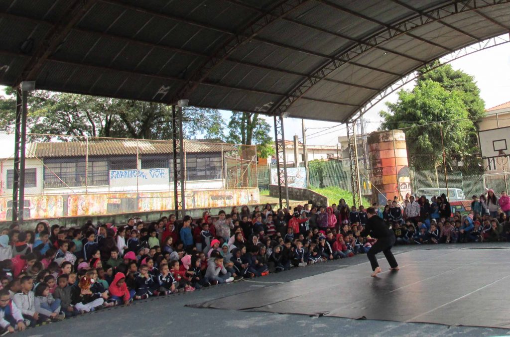 Companhia de Danças de Diadema leva projeto de dança a crianças de escolas públicas da cidade