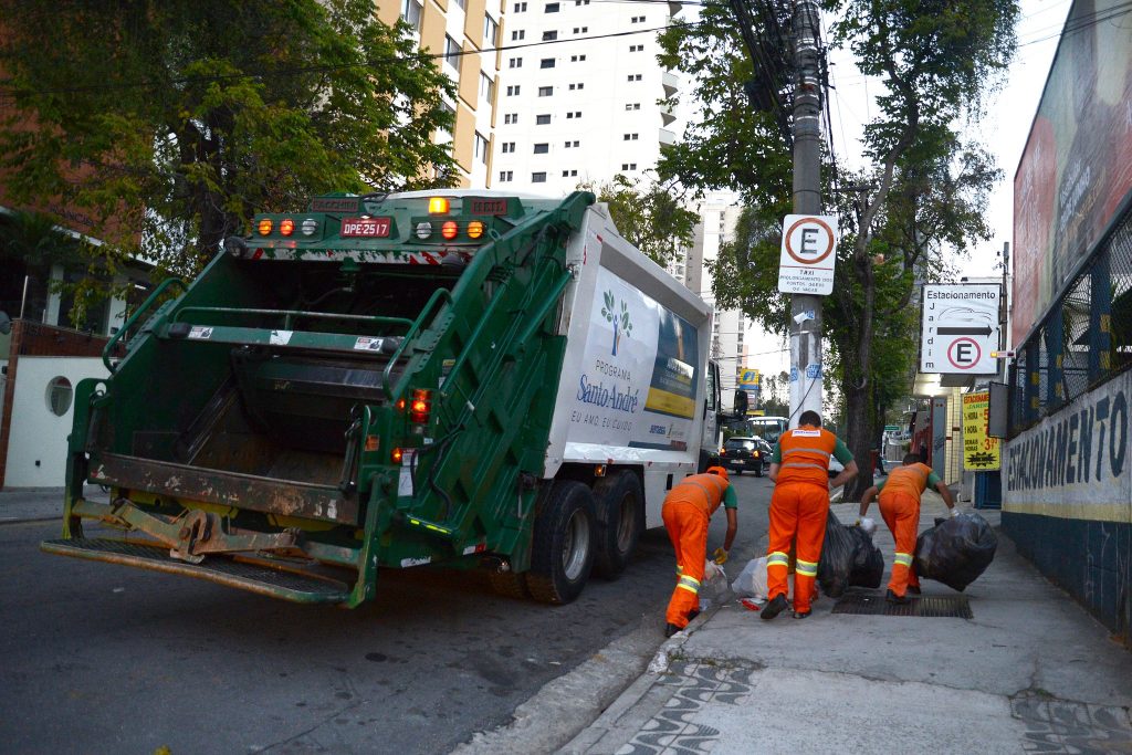 Covid-19 | Semasa reforça equipes da coleta porta a porta de resíduos úmidos