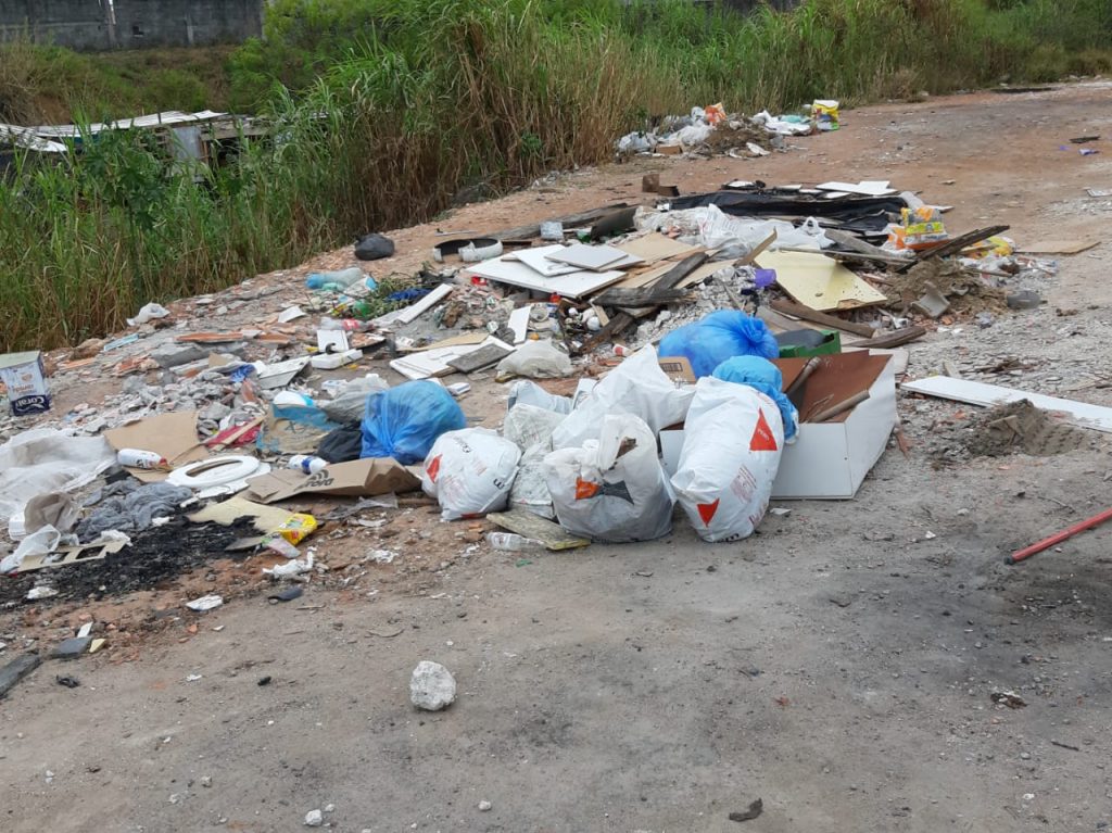 Fiscalização Ambiental do Semasa autua moradores por descarte irregular de entulho