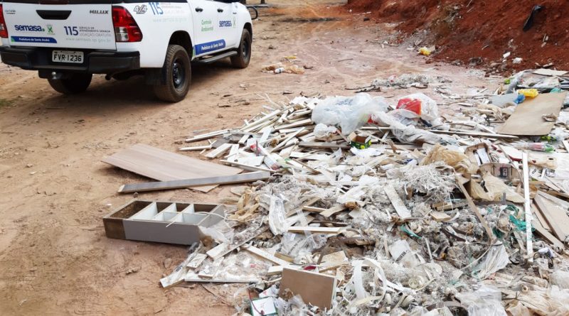 Empresa de móveis é flagrada em descarte irregular de resíduos na Vila Sacadura Cabral