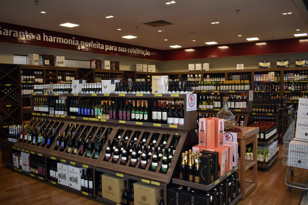 Rede de supermercado implanta novidades em categoria de vinhos