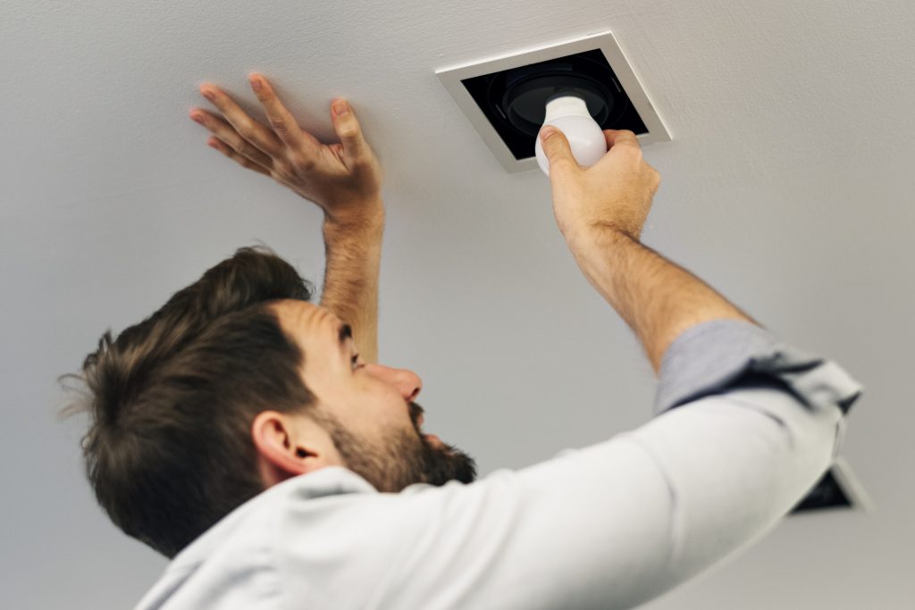 8 dicas simples e práticas para economizar energia elétrica em casa