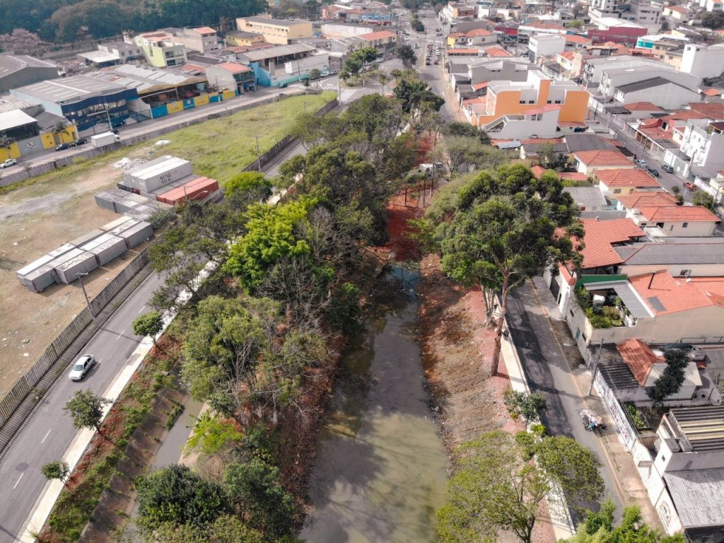 Semasa finaliza obra que aumenta capacidade do piscinão Santa Teresinha