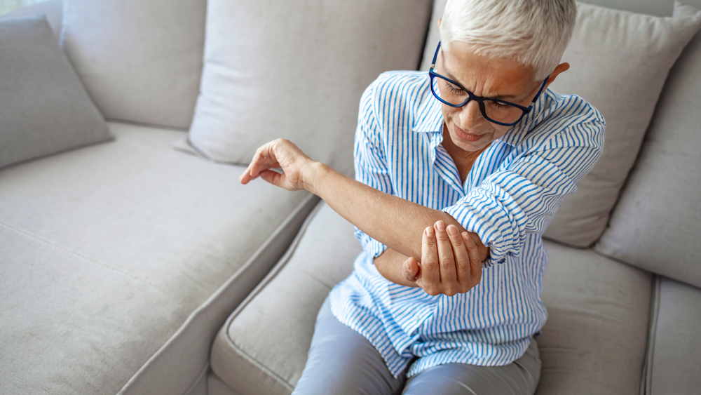Atividades de rotina durante a quarentena podem desencadear problemas no cotovelo