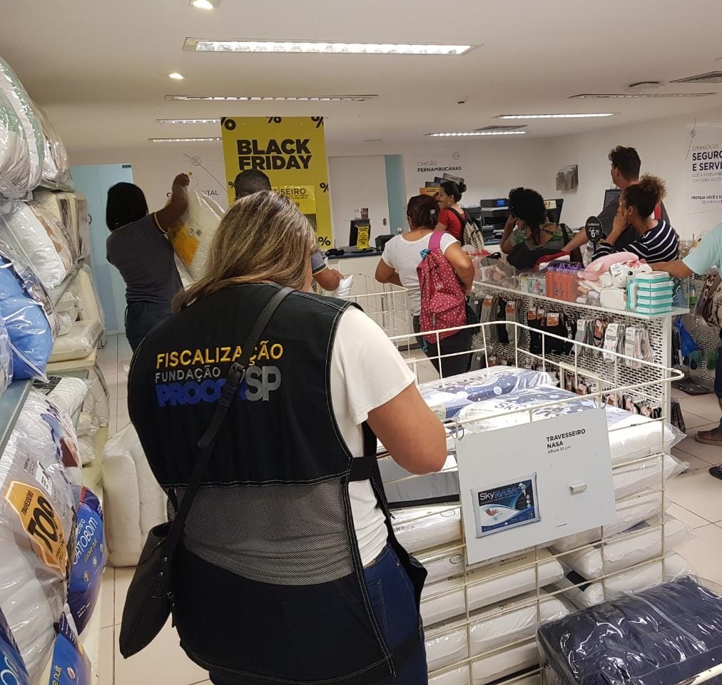 Procon-SP fiscaliza grandes lojas na semana da Black Friday