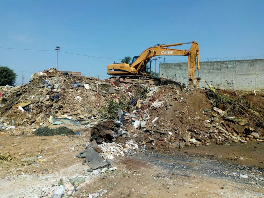 Semasa elimina mais seis pontos de descarte irregular de lixo em Santo André