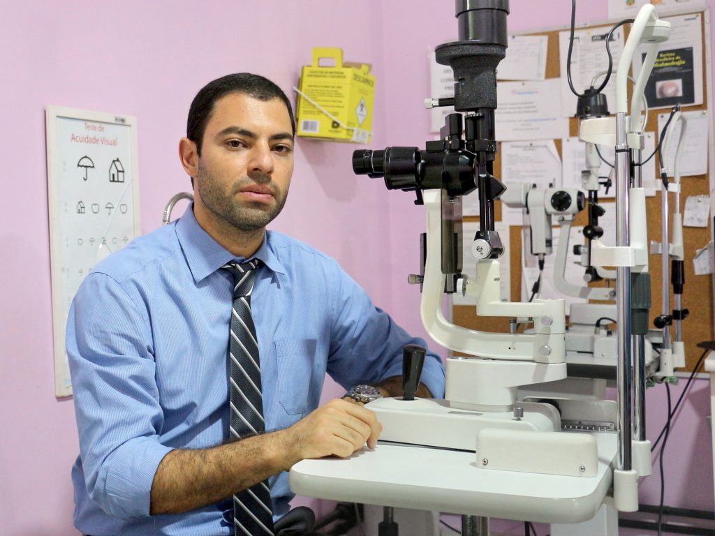 Inédito no mundo, estudo da FMABC identifica lesões em retina de pacientes graves com Covid-19