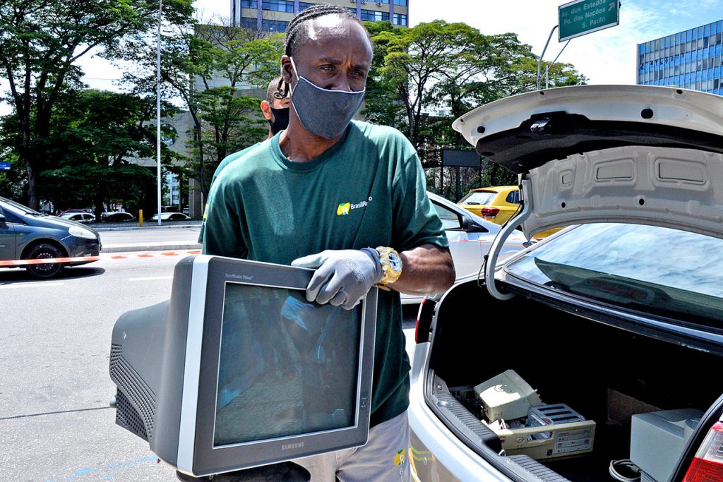 Drive-thru do resíduo eletroeletrônico recolhe mais de 8 toneladas de equipamentos em Santo André