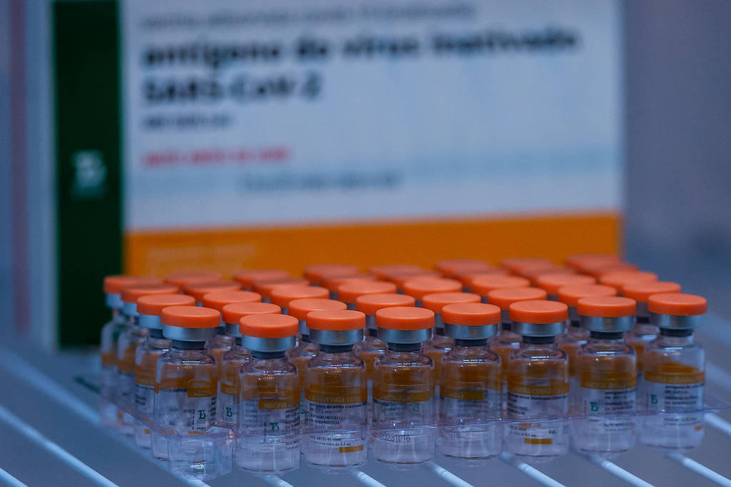 Doses da Coronavac no primeiro dia de vacinação contra a Covid-19 no HC, em São Paulo - Eduardo Anizelli - 17.jan.21/Folhapress