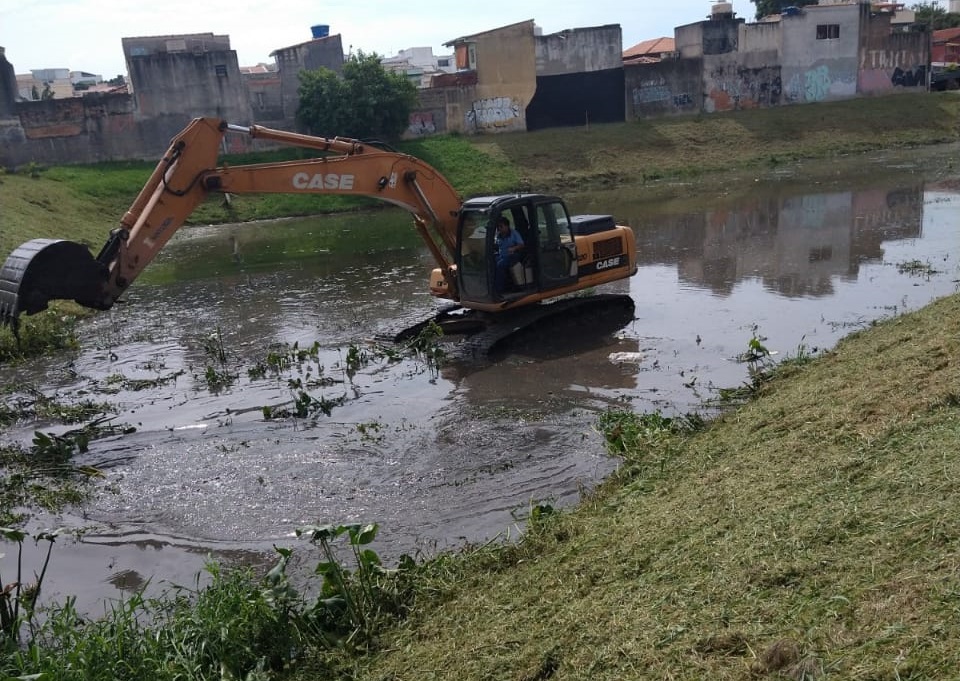 Jardim Bom Pastor recebe limpeza preventiva para controlar impactos causados por fortes chuvas