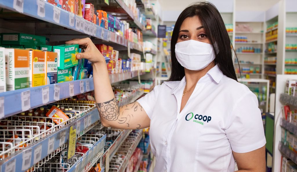 COOP inaugura três drogarias em único dia