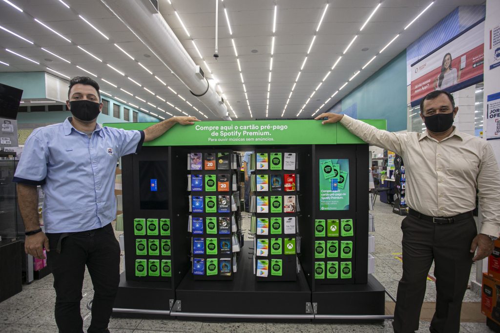 Crescem vendas de cartões pré-pagos e COOP inaugura moderno expositor