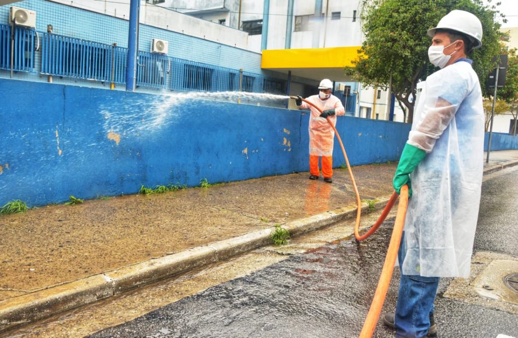 Com aumento de casos de coronavírus, Semasa reforça desinfecção de ruas e avenidas