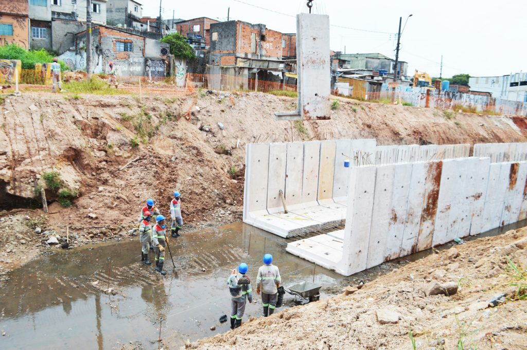 Serviços de drenagem marcam nova fase das obras do Complexo Viário Cassaquera