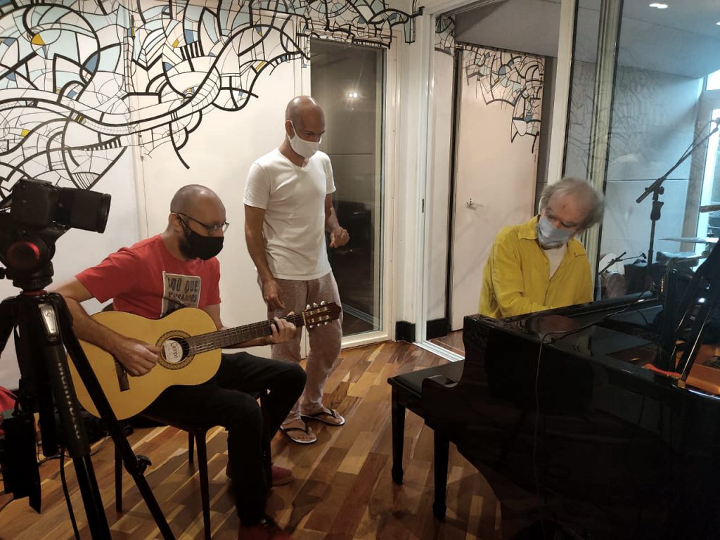 Famoso maestro Benjamim Taubkin é convidado especial da série Coisas do Interior