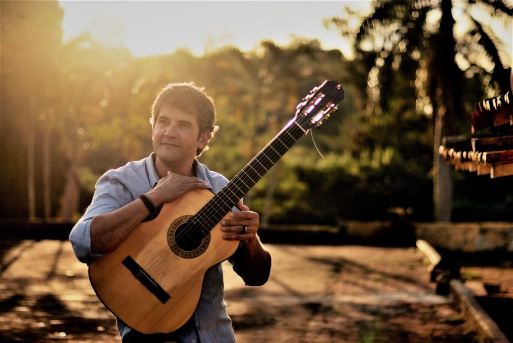 Show de Cláudio Lacerda enaltece a importância da Água como fonte da vida