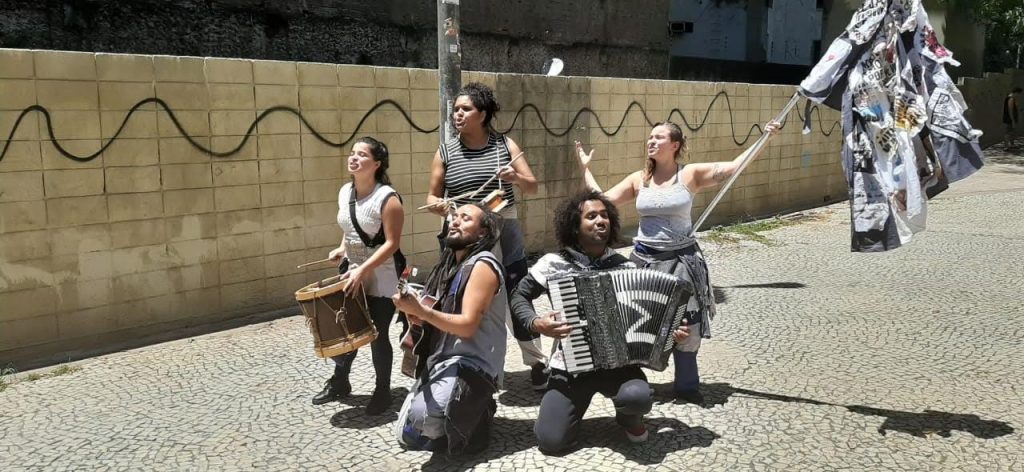 Peça teatral “Amor/Manifesto” mergulha na poesia e arte urbana para dialogar com jovens