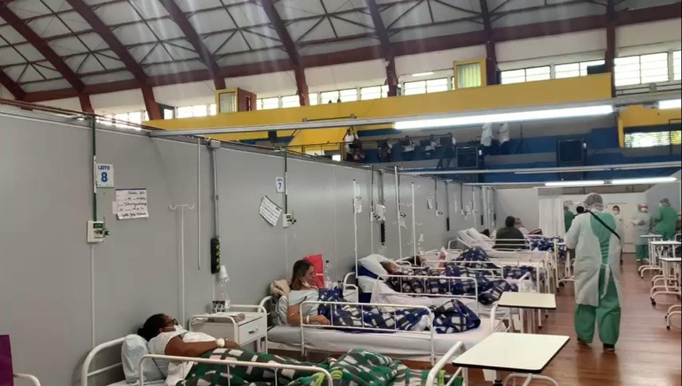 Mães internadas com Covid-19 leem cartas dos filhos ao som de orquestra em hospital de campanha em Santo André
