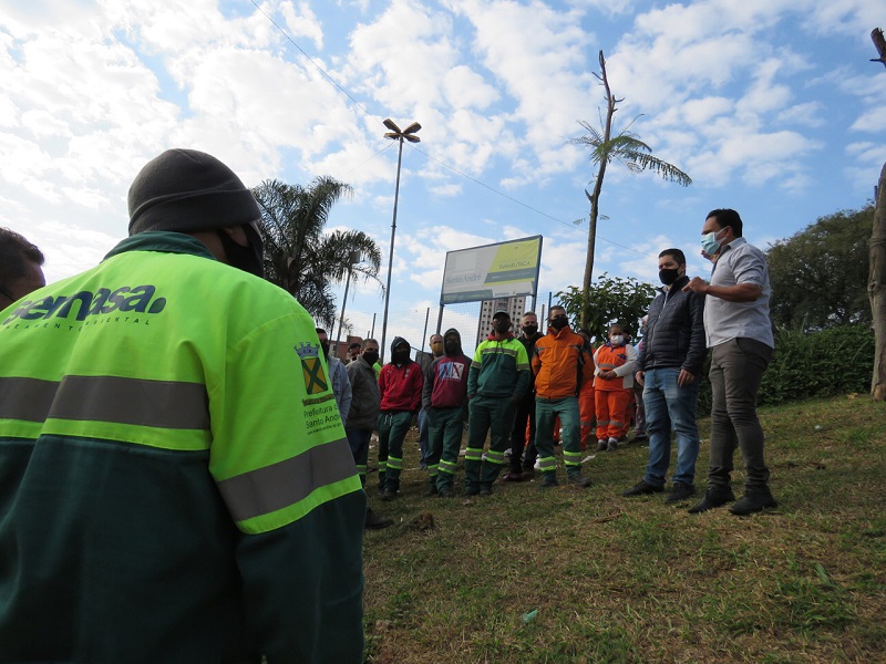 Santo André faz operação de limpeza na região das avenidas Prestes Maia e Lauro Gomes