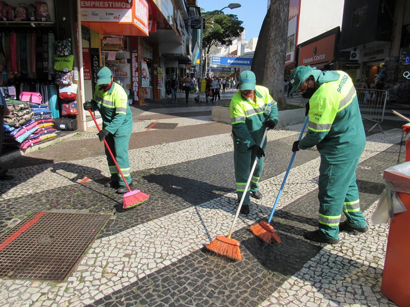 Centro comercial de Santo André recebe reforço nos serviços de coleta e limpeza neste fim de ano