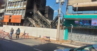 Após incêndio controlado em SBC, imóveis na rua Marechal Deodoro são isolados com tapumes