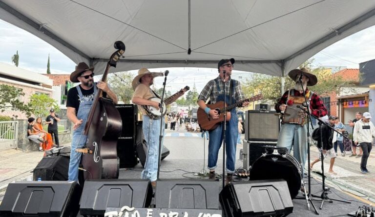 Comida de Rua estreia com grande público e movimenta Centro de Ribeirão Pires