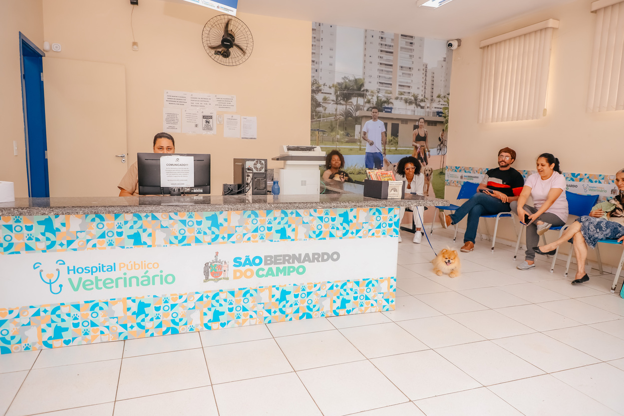 Marcelo Lima visita espaços ao lado do secretário e do adjunto da pasta e demais servidores; entre os locais o Hospital Veterinário e o TEAcolhe