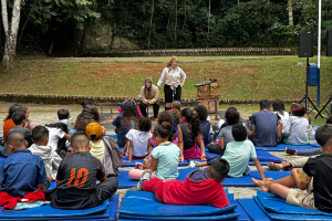 Crianças e adolescentes atendidos nos CRAS de Mauá visitam o Parque da Gruta