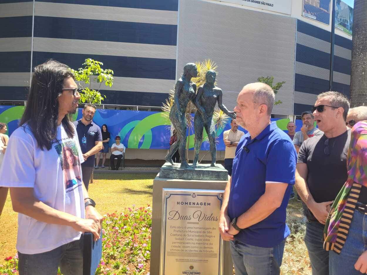 Duas Vidas': Homenagem em Bronze a Isabelli e Isabela Vira Símbolo por conscientização em S.Caetano