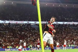Flamengo derrota Red Bull Bragantino, vê Palmeiras empatar e pode ser campeão na terça-feira