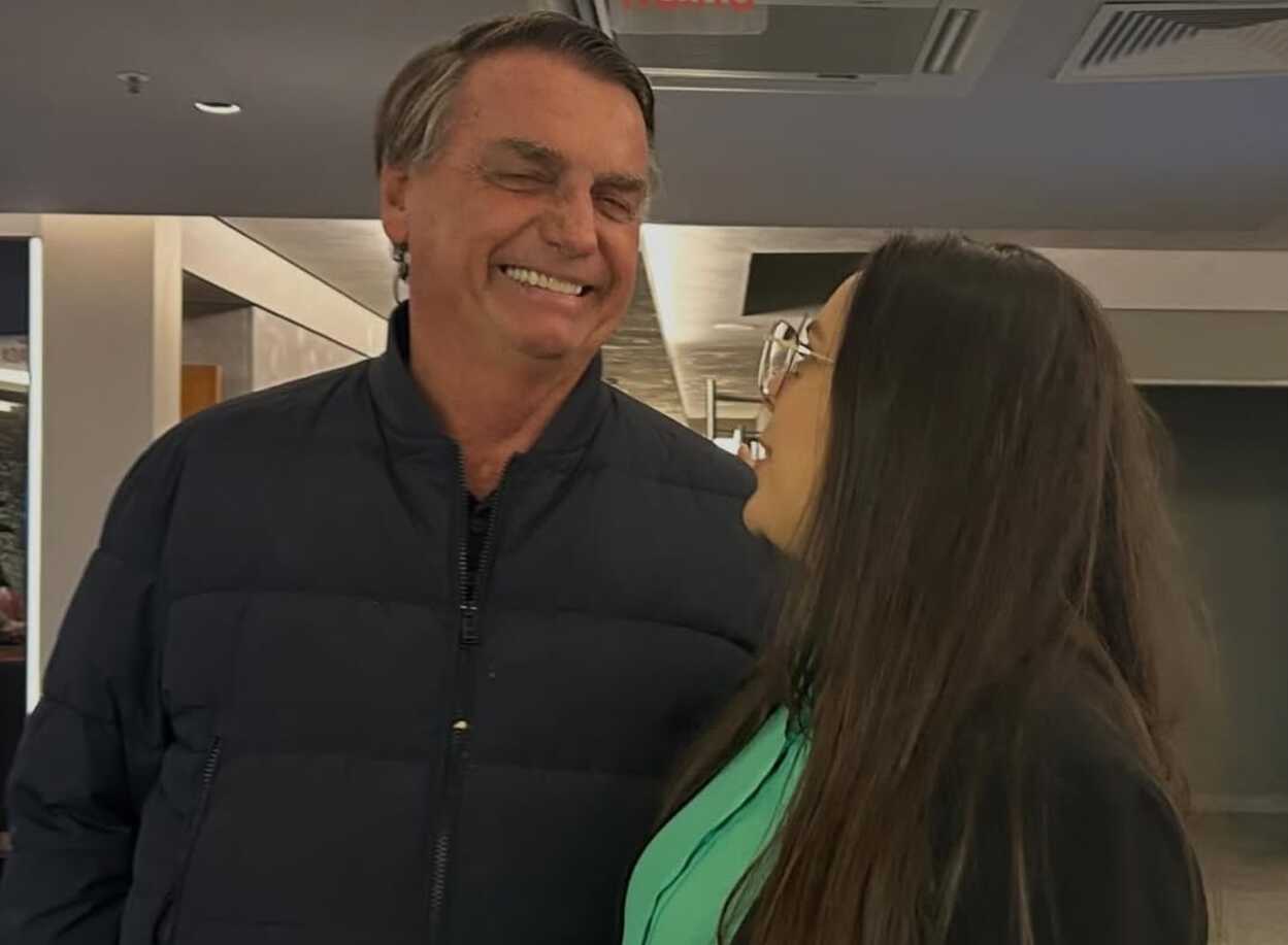 Em sua manifestação, Nina Braga defendeu a inocência de Bolsonaro e teceu críticas diretas à situação democrática do país, que, em sua visão, não permite mais a livre expressão de ideias e opiniões.