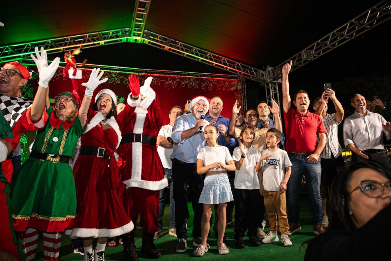 Papai Noel chega com sua turma para encantar a cidade de São Caetano.