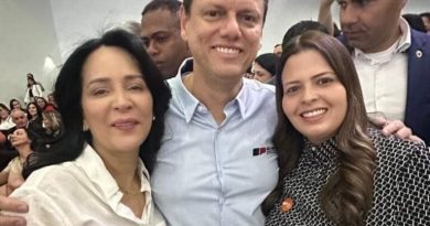 Primeira-dama de Sto.André Jessica Roberta participa de lançamento de programa social com Tarcísio