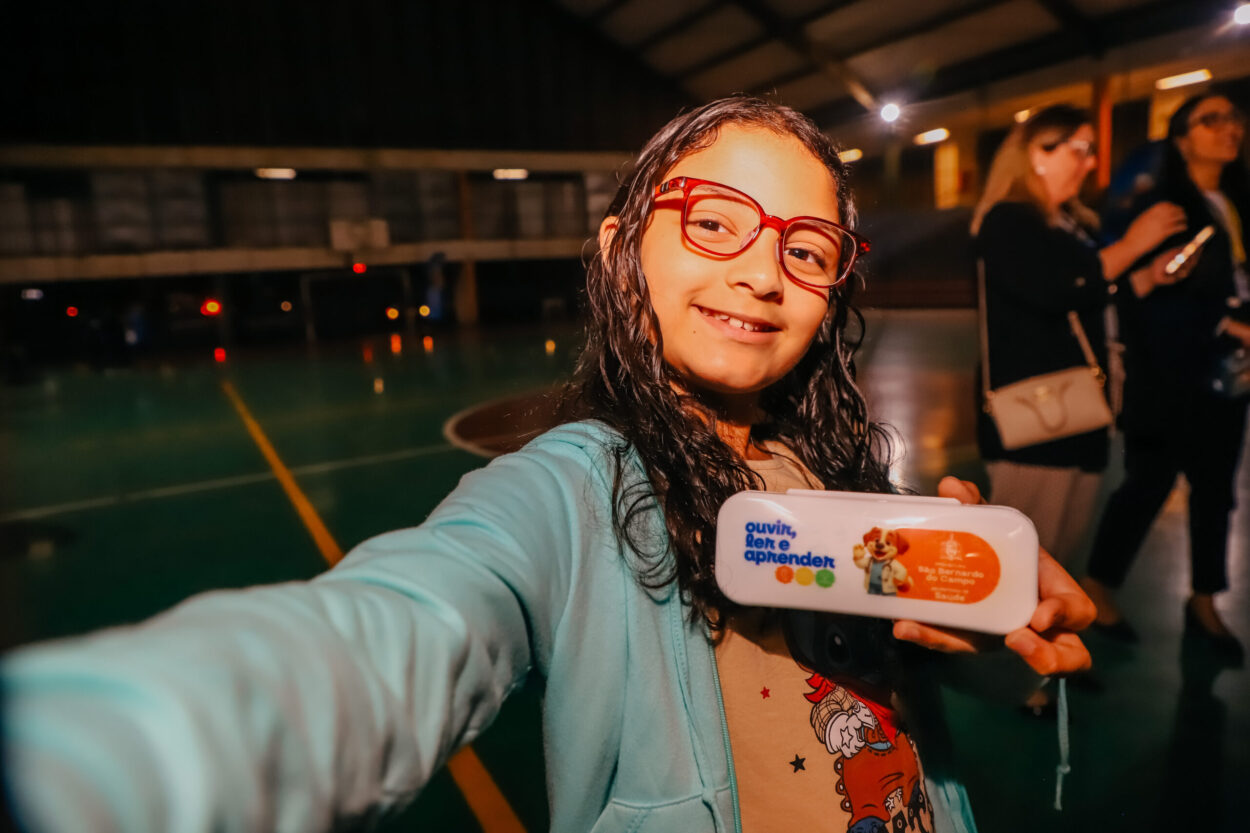 Programa Ouvir, Ler e Aprender entrega mais 477 óculos para estudantes de São Bernardo