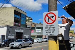 Ribeirão Pires implanta novas regras para circulação de caminhões no Centro