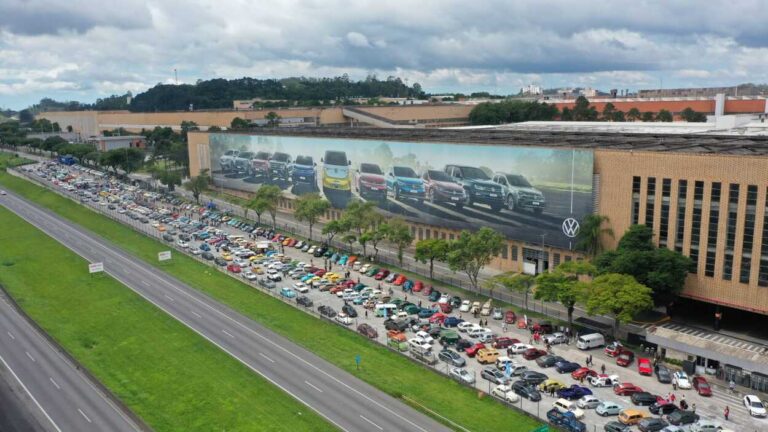 5º Encontro da Solidariedade do ABC une paixão automobilística e ação social no pátio da Volks