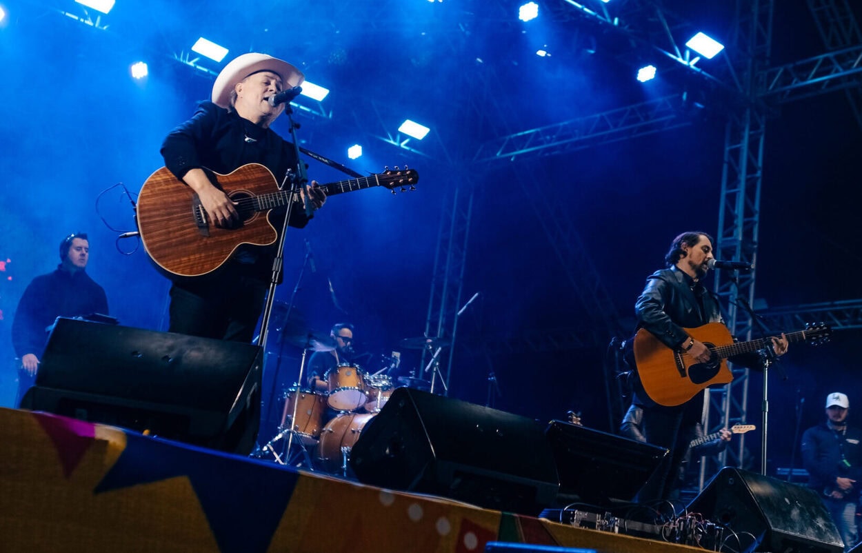 Dupla Maurício e Mari encerrou Arraiá do paço de São Bernardo em 15 de junho deste ano.
