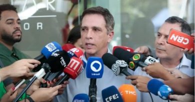 Bolsonaro deve ter alta nesta quinta e retornar à cela na PF