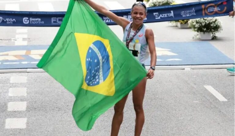 Brasileiros Fábio Jesus e Núbia Oliveira garantem dobradinha no 3º lugar na 100ª São Silvestre