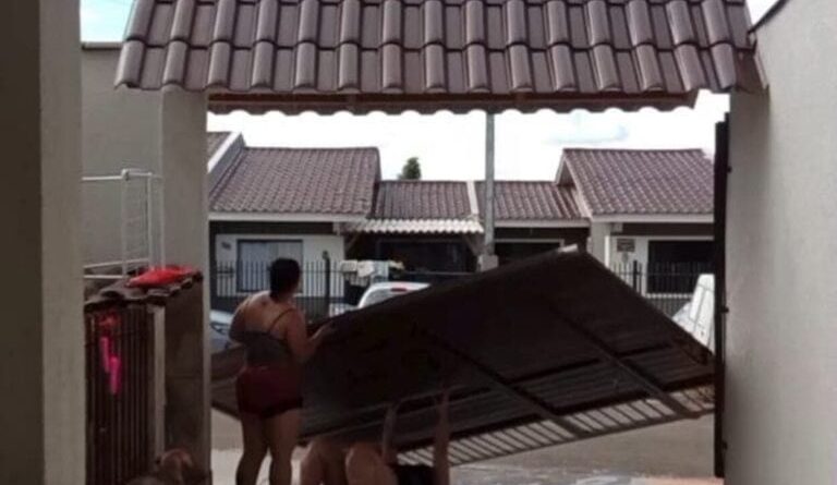 Brincadeira de verão “dá ruim” e vídeo viraliza após queda em portão