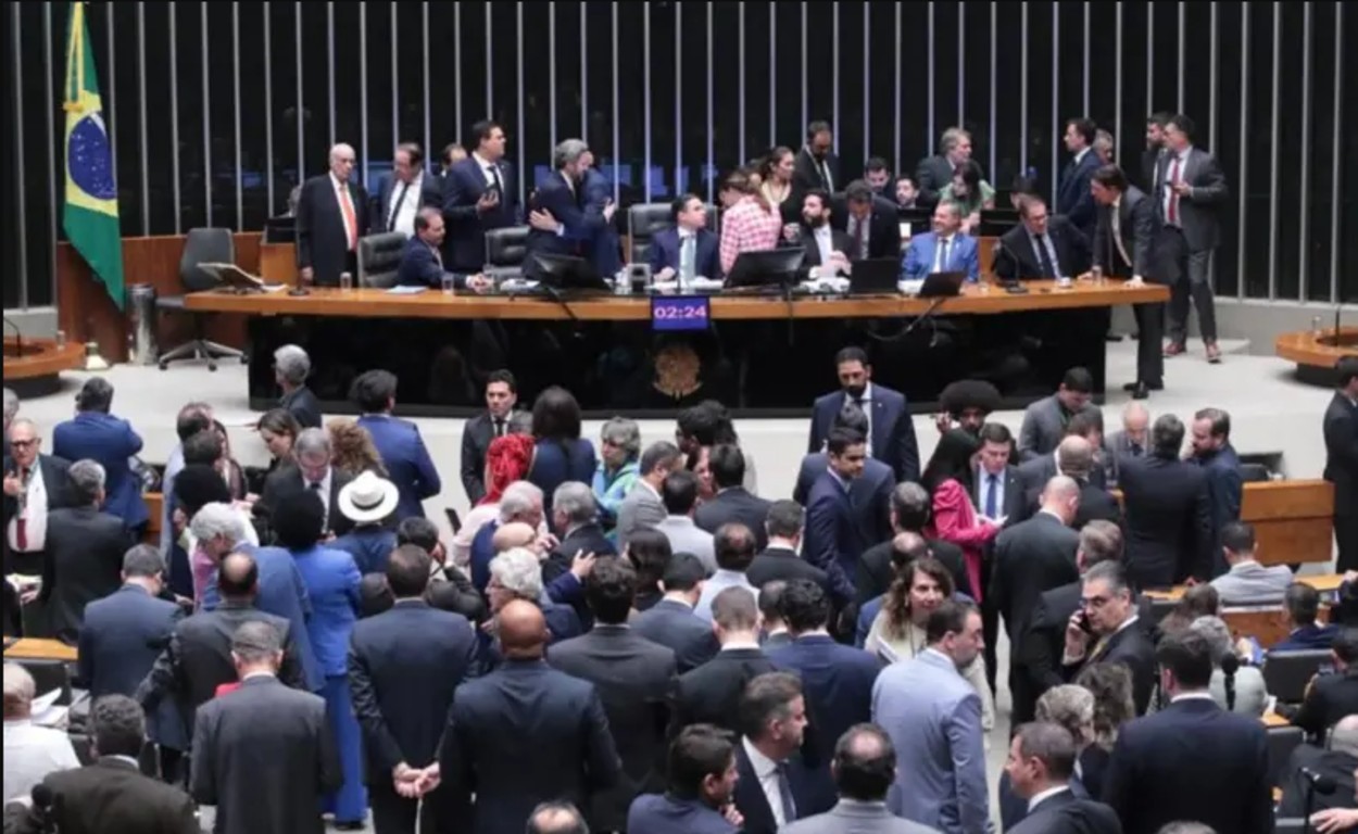 Câmara dos Deputados aprova projeto que reduz penas dos condenados pelo 8 de janeiro