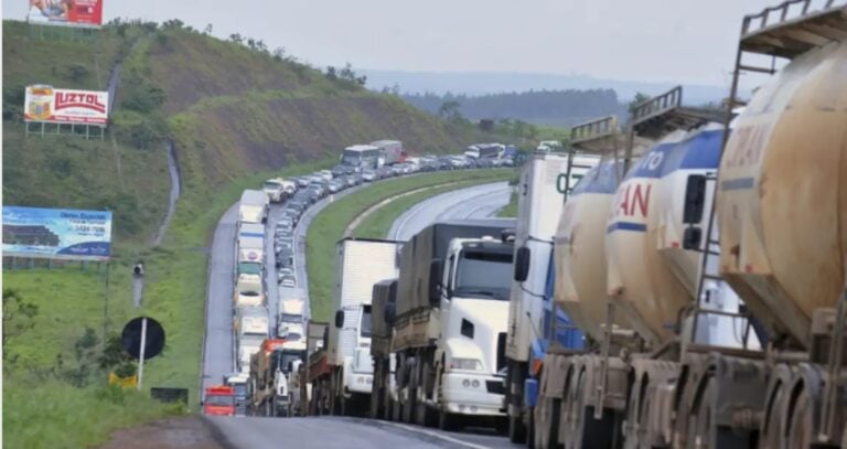 Caminhoneiros marcam greve para esta quinta em meio a divergências na categoria