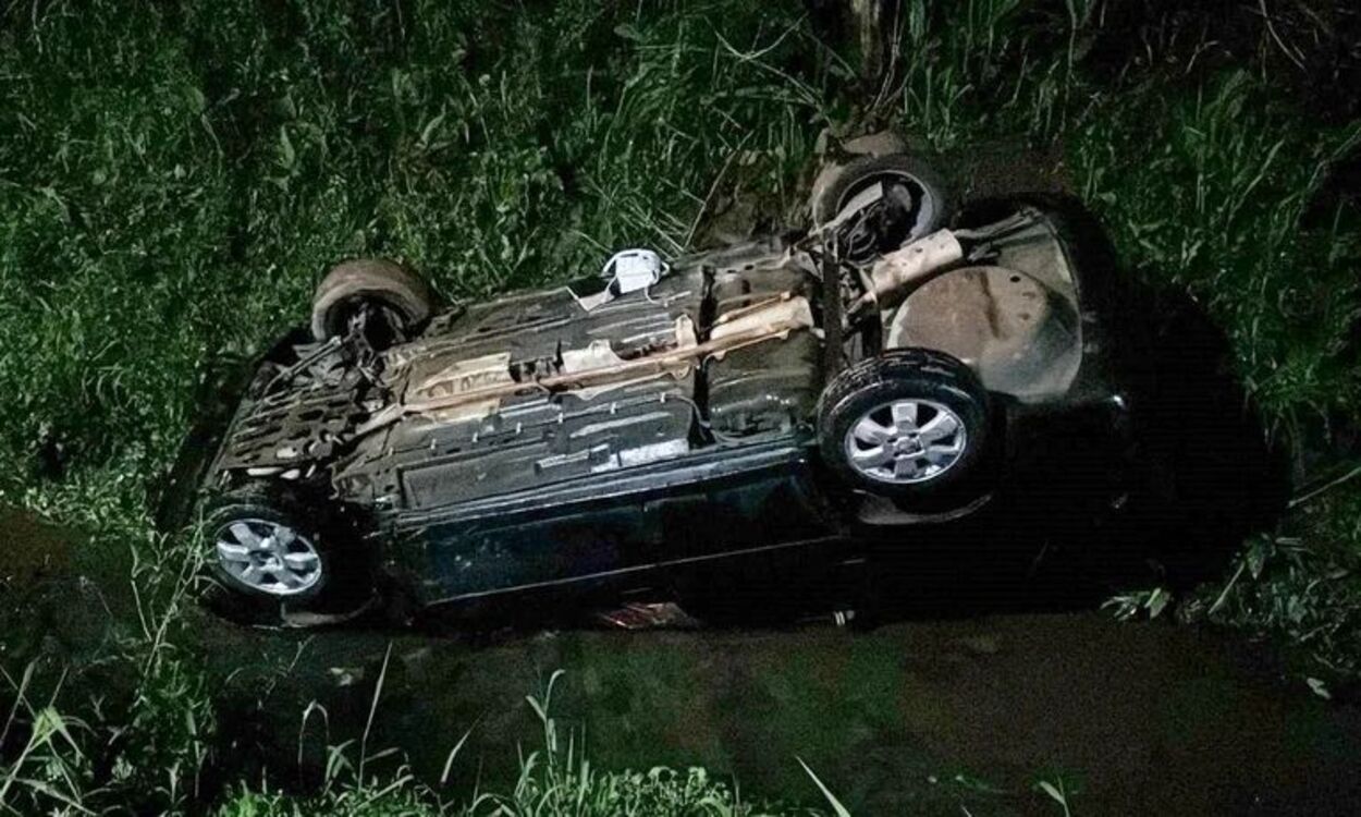 Carro dirigido por menor de idade atinge veículo de casal que seguia para a igreja em Ribeirão Pires