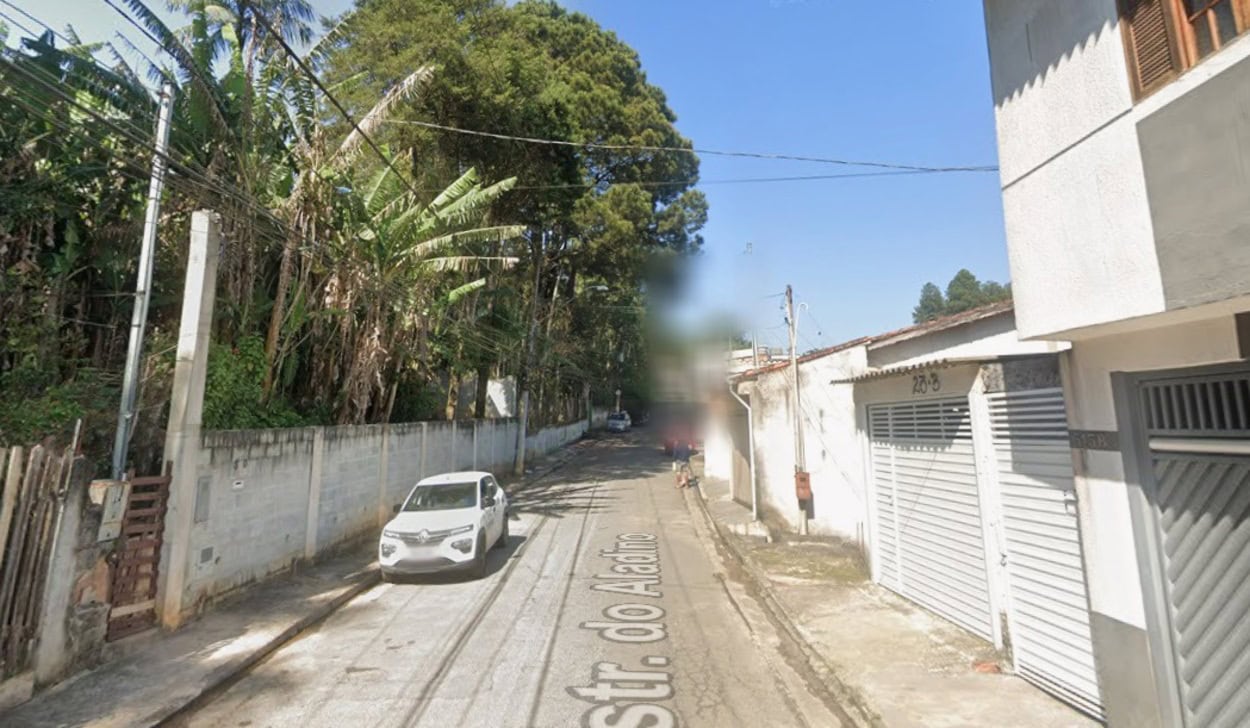 homem de 53 anos foi encontrado sem vida, na tarde desta quinta-feira (25), em uma residência localizada na Estrada do Aladino,