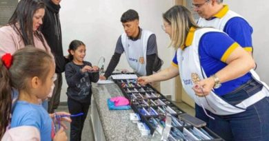 Diadema conclui entrega gratuita de 184 óculos para estudantes da rede municipal