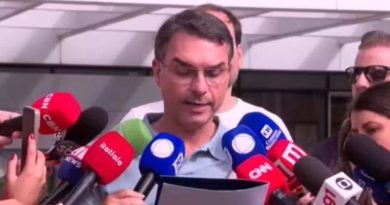 Em carta, Bolsonaro confirma pré-candidatura do filho Flávio à Presidência da República em 2026