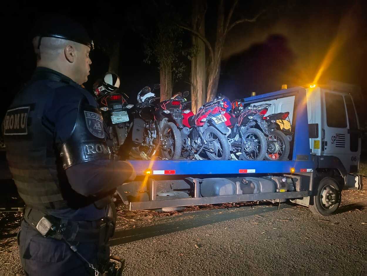 Em São Bernardo, Romu identifica 5 motos com placas adulteradas escondidas em área de matagal
