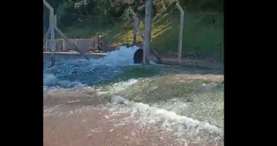 Em São Bernardo, vazamento de água mobiliza equipes da Sabesp no Jardim Silvina