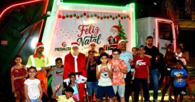 Garis levam a magia do Natal para as ruas de Santo André