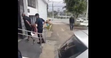 GCM de Ribeirão Pires prende homem que ameaçava companheira na Rua do Comércio